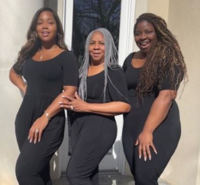 Jermaine Jakes sisters Sarah and Cora with their mom Serita Jakes